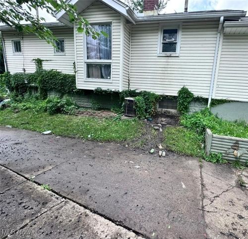 1607 20th St Ne, Canton, OH, 44714-2119 | Card Image