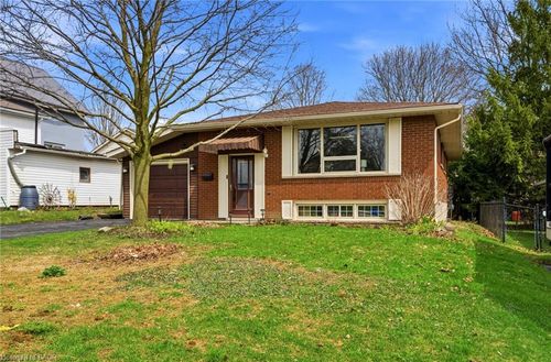 13 Greenwood Dr, New Hamburg, ON, N3A1L1 | Card Image