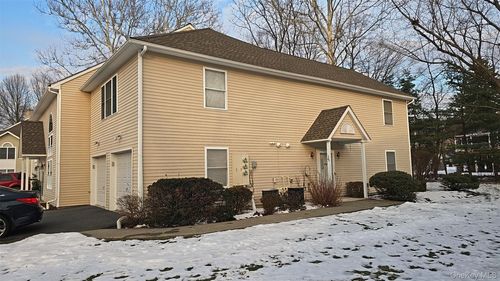 15-15 Village Cv, Warwick, NY, 10990-1440 | Card Image