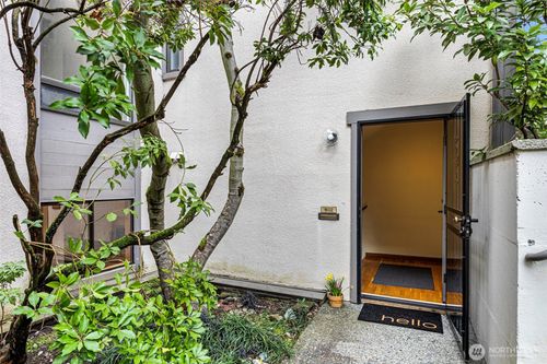 n2-1602 Ne 140th St, Seattle, WA, 98125-3228 | Card Image