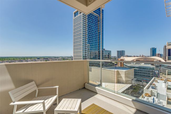 APT-1131 - 2408 Victory Park Ln, Condo with 1 bedrooms, 1 bathrooms and null parking in Dallas TX | Image 12