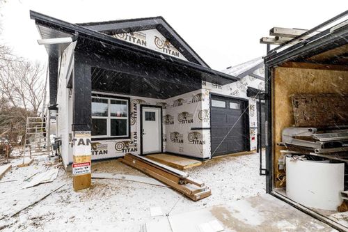 8-5463 55 Ave, Lacombe, AB, T4L1M1 | Card Image