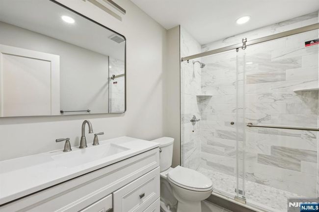 756 Cedar Ln, Condo with 3 bedrooms, 2 bathrooms and null parking in Teaneck NJ | Image 8