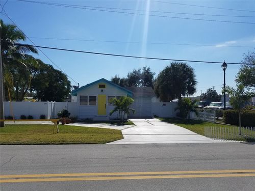1240 Ne 34th Ct, Oakland Park, FL, 33334-4564 | Card Image