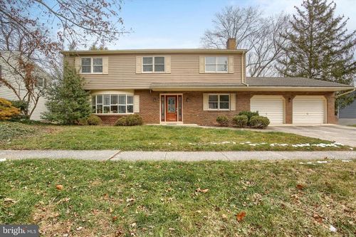 516 Lamp Post Ln, CAMP HILL, PA, 17011-1429 | Card Image