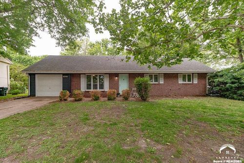 2313 Westchester Rd, Lawrence, KS, 66049-1637 | Card Image