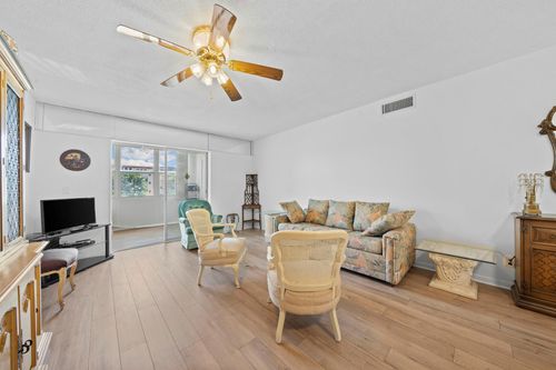 2040-230 Ne 26th Ave, Boynton Beach, FL, 33435-1956 | Card Image