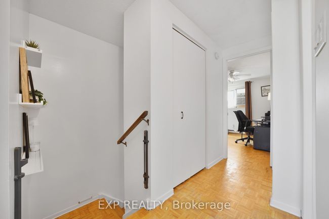 136 Darras Crt, Condo with 5 bedrooms, 2 bathrooms and 1 parking in Brampton ON | Image 25