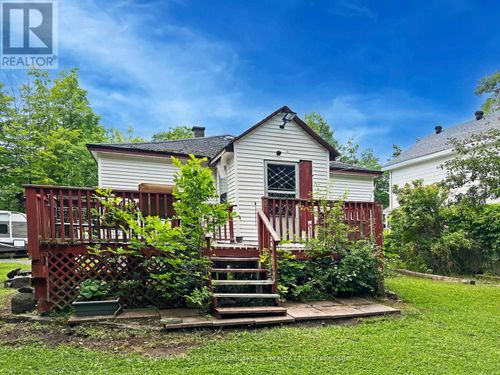11 Adelaide Street, Parry Sound, ON, P2A1H2 | Card Image