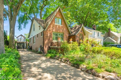 923 E 5th St, Royal Oak, MI, 48067-2810 | Card Image