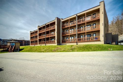 103 Sugar Ski Dr, Sugar Mountain, NC, 28604-7145 | Card Image