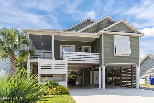 117 Ne 4th St, Oak Island, NC, 28465-6606 | Card Image