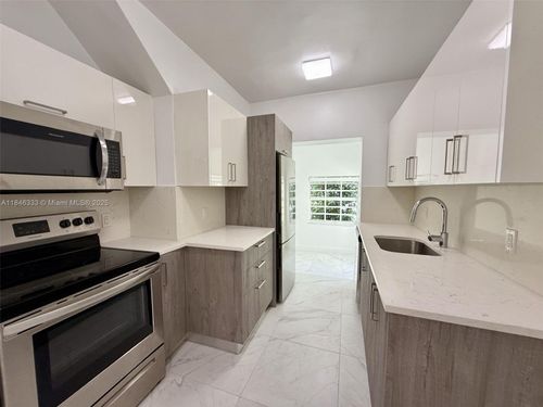 2-1552 Euclid Ave, Miami Beach, FL, 33139-3542 | Card Image