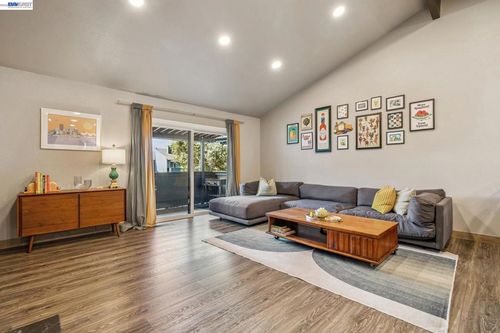 2327 Fairway Dr, San Leandro, CA, 94577-5454 | Card Image