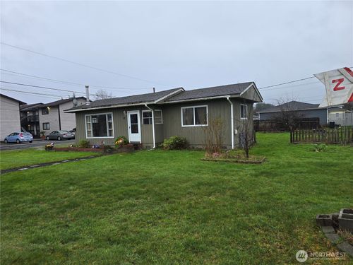 117 J St, Cosmopolis, WA, 98537-3992 | Card Image