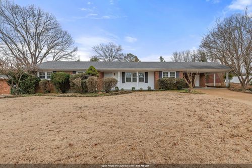 811 Rebel Dr, Tuscumbia, AL, 35674 | Card Image