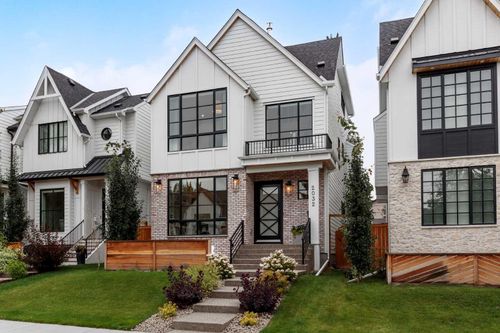 2032 41 Ave Sw, Calgary, AB, T2T2M1 | Card Image