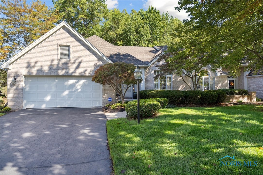 Carrietowne Ln, Toledo, OH 43615