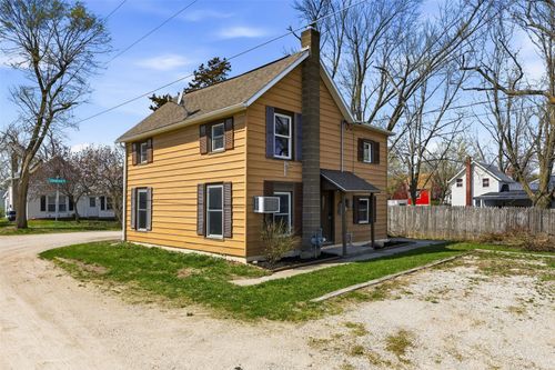 411 Johnson Dr, Toddville, IA, 52341-9654 | Card Image