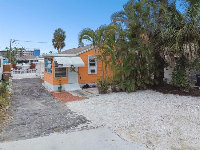 13320 2 Nd St E, Home with 2 bedrooms, 2 bathrooms and null parking in Madeira Beach FL | Image 62