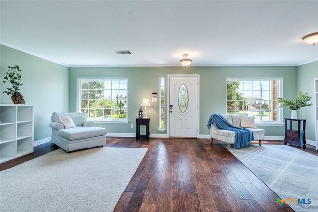 Huge living room | Image 4