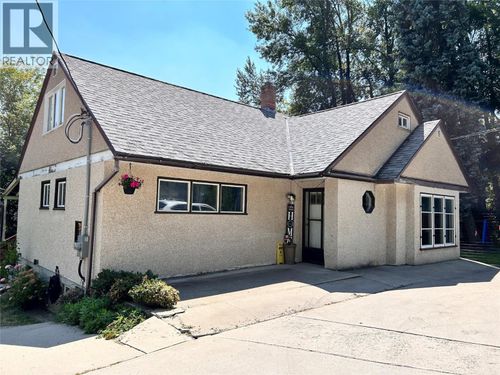 2066 Caughlin Rd, Fruitvale, BC, V0G | Card Image
