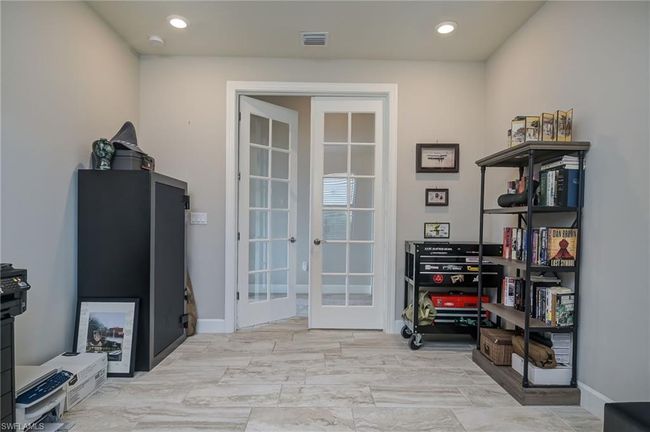 Den | Image 18