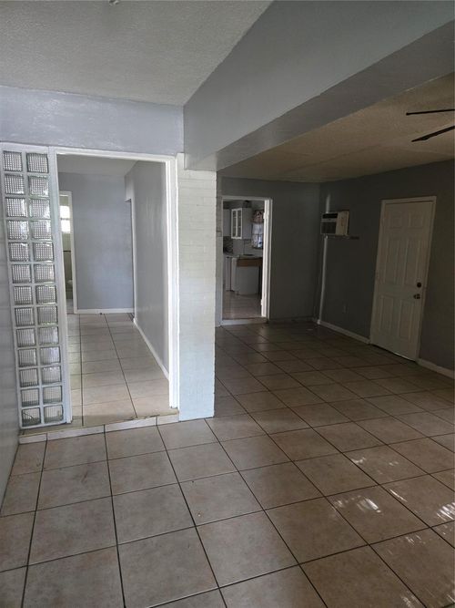 2478 Nw 98th St, Miami, FL, 33147-2136 | Card Image