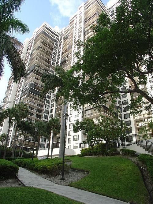 apt-2215-2333 Brickell Ave, Miami, FL, 33129-2416 | Card Image