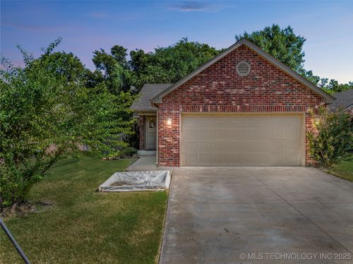 413 Birch St, Coweta, OK, 74429-2381 | Card Image
