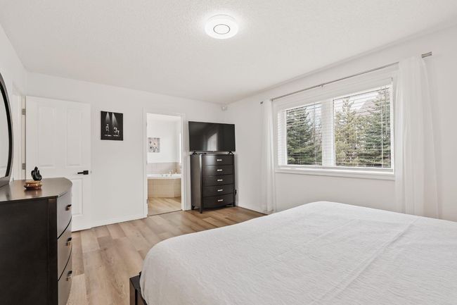 137 St Moritz Pl Sw, House other with 5 bedrooms, 4 bathrooms and 4 parking in Calgary AB | Image 20