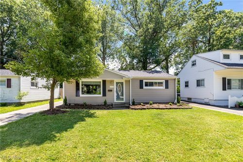 27815 Knickerbocker Rd, Bay Village, OH, 44140-2150 | Card Image