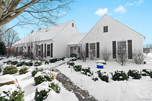 9112 Meadowdale Dr, Brighton, MI, 48114-8731 | Card Image