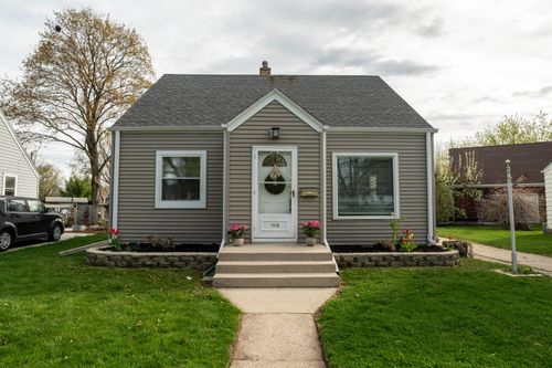 1516 E Tripoli Ave, Milwaukee, WI, 53207-4027 | Card Image