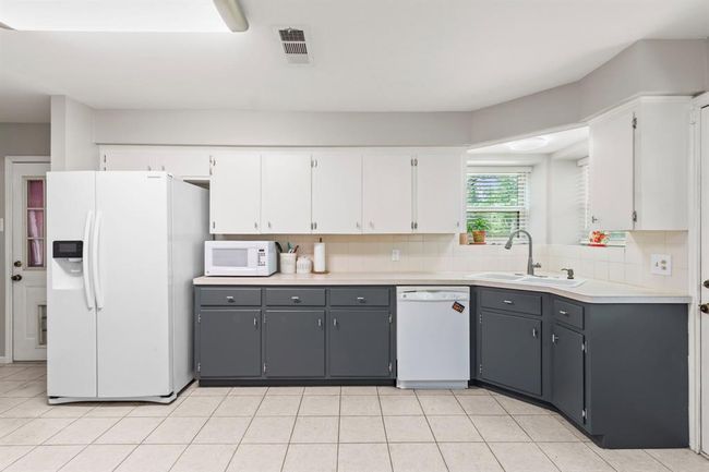 211 Cedar Ln, House other with 4 bedrooms, 2 bathrooms and 2 parking in El Lago TX | Image 13
