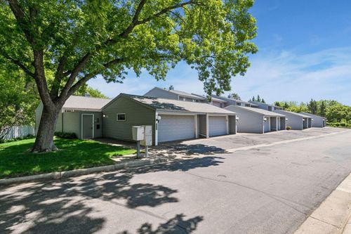2666 Mackubin St, Roseville, MN, 55113-2339 | Card Image