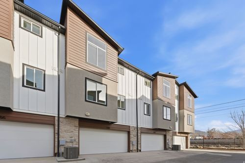 138 E Chambord Ct, Sandy, UT, 84070-1354 | Card Image