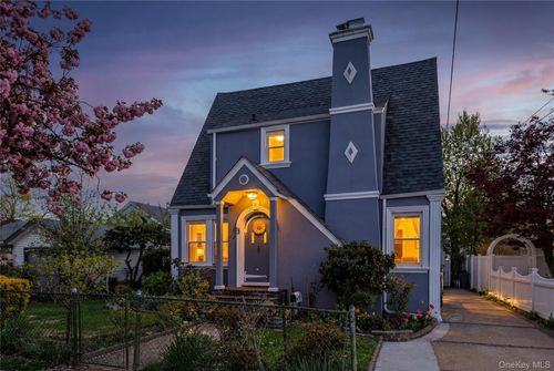 154 E Dean Street, Hempstead, NY, 11520 | Card Image