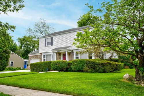 1310 Surrey Pl, Rockville Centre, NY, 11570-1452 | Card Image
