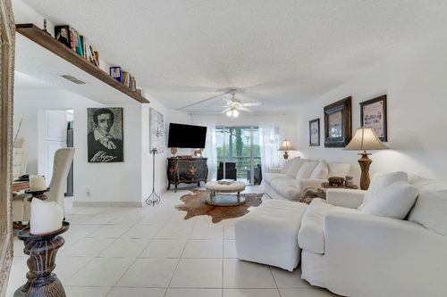 405-3755 Via Poinciana, Greenacres, FL, 33467-0901 | Card Image