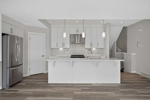4-2416 30 St Sw, Calgary, AB, T3E2M1 | Card Image