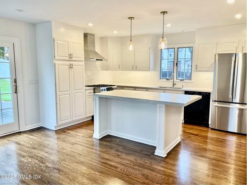 6 Palmer St, Cos Cob, CT, 06807-2136 | Card Image