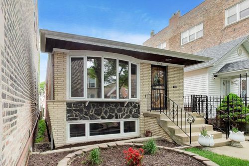 2972 S Loomis St, Chicago, IL, 60608-5614 | Card Image