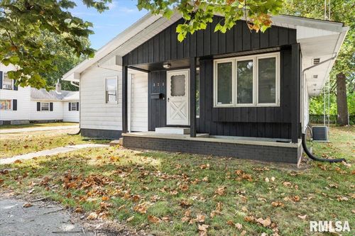 323 N Dye St, Virden, IL, 62690-1425 | Card Image