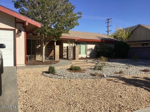 43922 Fenner Avenue, Lancaster, CA, 93536 | Card Image