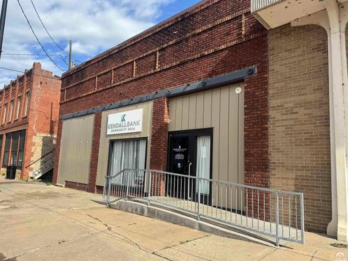 408 Broadway St, Valley Falls, KS, 66088-1304 | Card Image