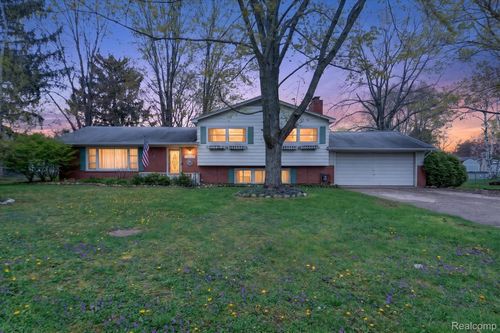 73666 Floral St, Armada, MI, 48005-3358 | Card Image