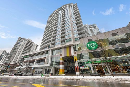 808 - 112 E 13 Th Street, Condo with 1 bedrooms, 1 bathrooms and 1 parking in North Vancouver BC | Card Image