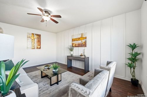 184 Jolie Cir, Boerne, TX, 78015-4769 | Card Image