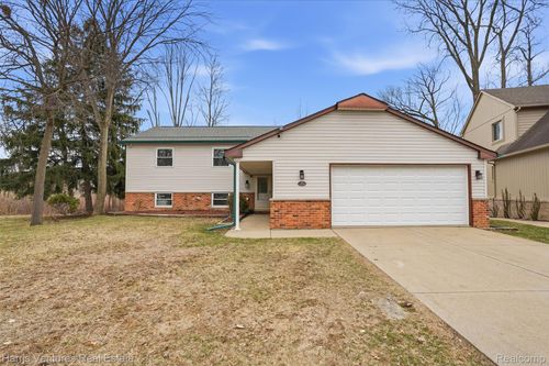 1535 Kings Crown Ct, Wixom, MI, 48393-1630 | Card Image